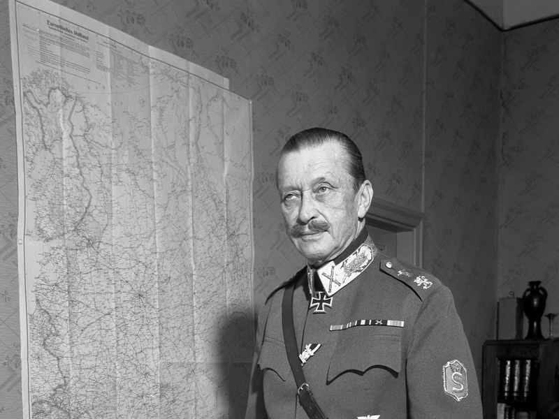 Marsalkka Mikkelin päämajassa toisen maailmansodan aikaan.