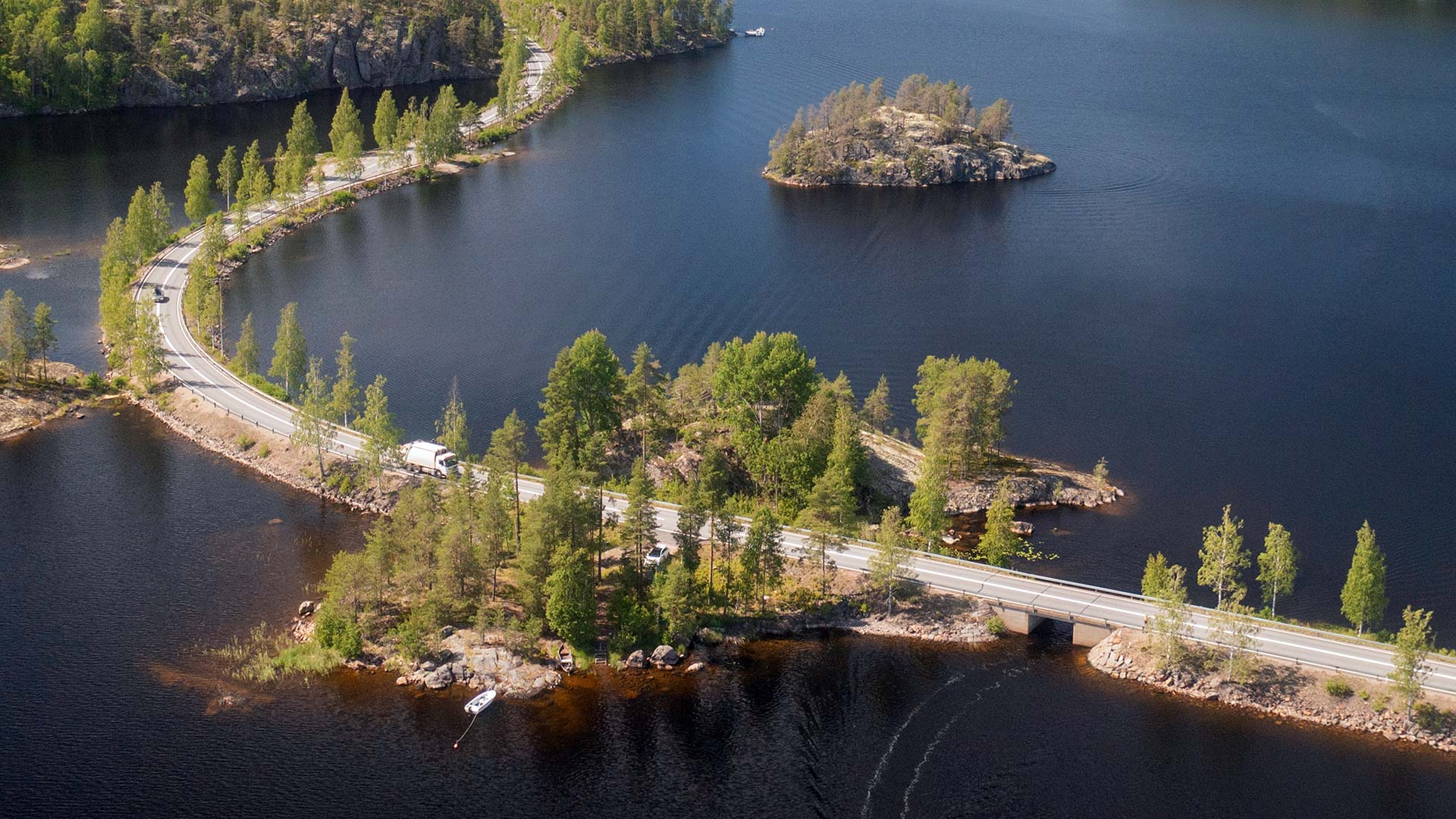 Puumalan saaristoreitllä Lietveden maisematiellä.