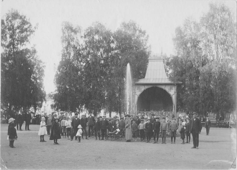 Krkkopuisto ja laululava 1915. Kuvaaja: Kalle Heikki Ronkanen
